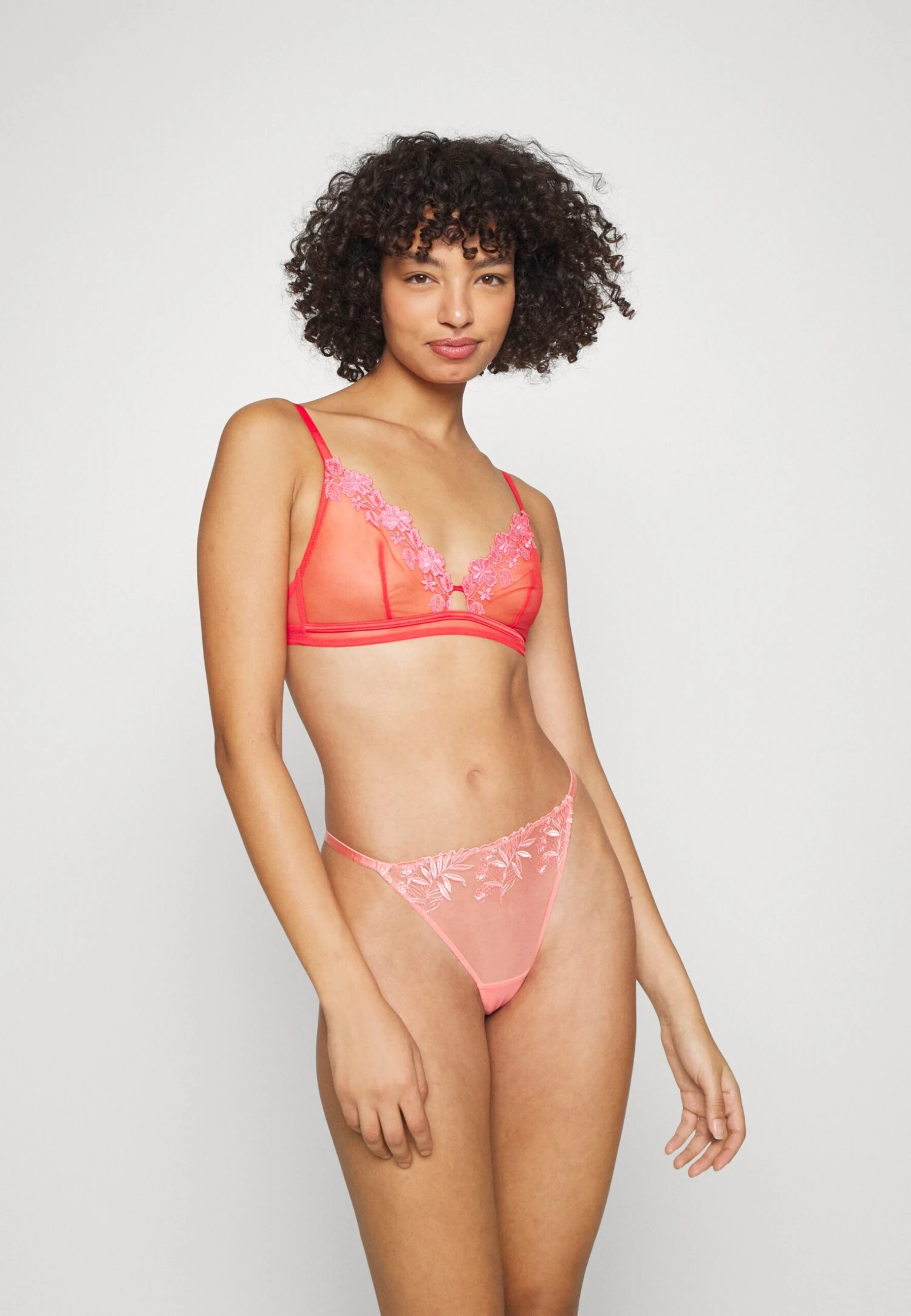 ETAM Senteur String - String - Rose 2 ETAM Senteur String - String - Rose – Image 2