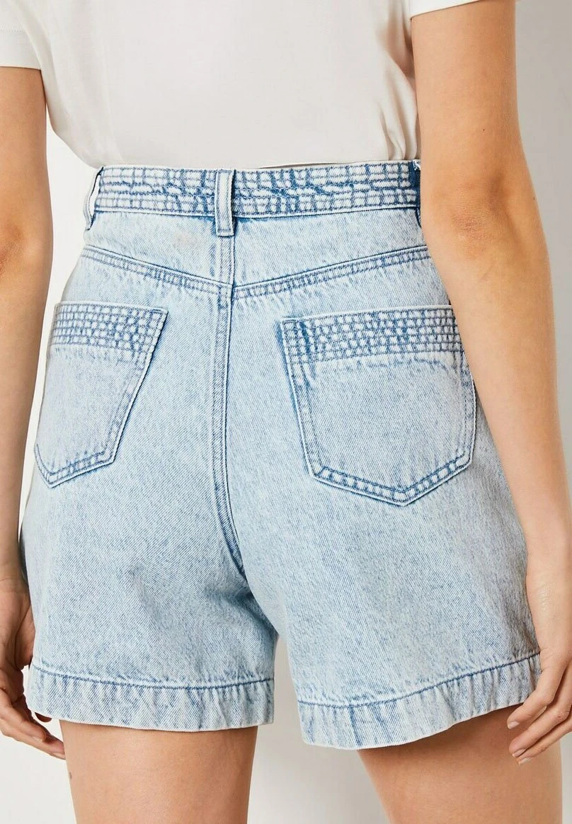 ETAM Douglas - Short En Jean - Bleu Ciel 3 ETAM Douglas - Short En Jean - Bleu Ciel – Image 3