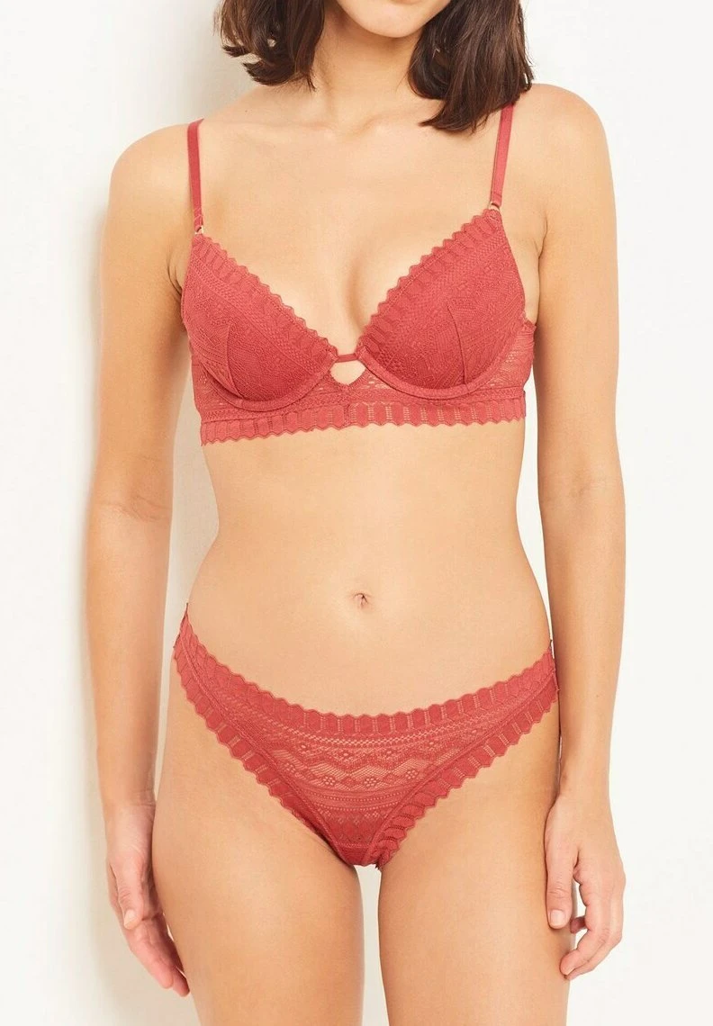 ETAM Diamant - Soutien-Gorge Push-Up - Rouge Bordeaux 2 ETAM Diamant - Soutien-Gorge Push-Up - Rouge Bordeaux – Image 2
