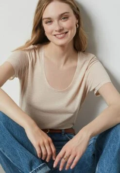 ETAM Delfa - T-Shirt Basique - Beige 9 ETAM Delfa - T-Shirt Basique - Beige -Etam ba3f9f458bc04b348d84aea726c2a5d9